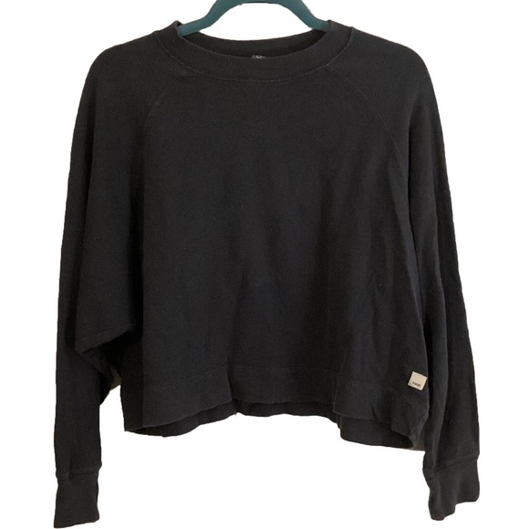 Vuori Tops - Vuori Gray Raglan Sleeve Cropped Long Sleeve Logo Sweatshirt Size X-small